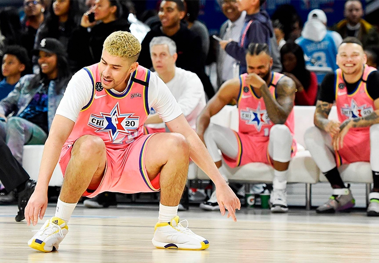 Bad Bunny debutará como comentarista en partido de básquetbol