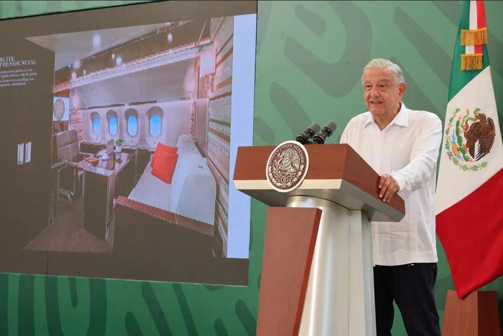 Falla de origen depreció costo del avión presidencial, AMLO celebra su venta