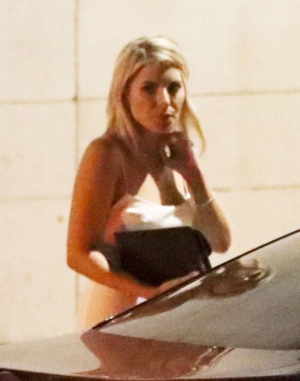 0_PAY-PREMIUM-EXCLUSIVE-Mollie-King-and-Stuart-Broad-Back-on (1)