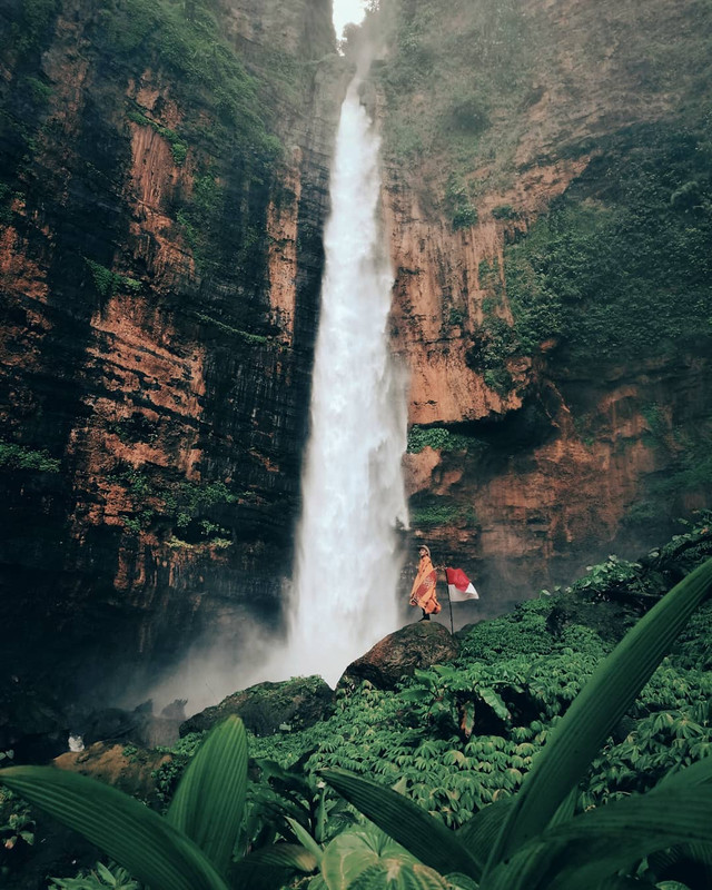 Air Terjun Kapas Biru