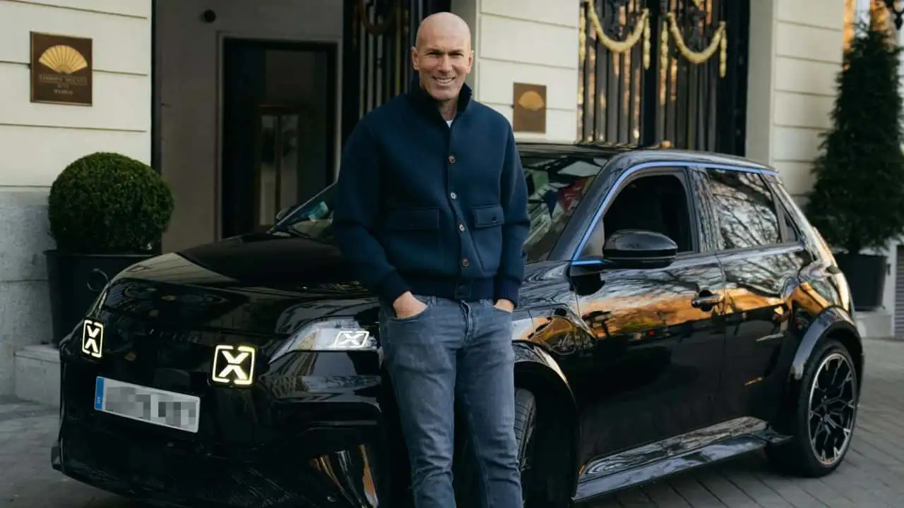 zinedine-zidane-et-l-alpine-a290-a-madrid.webp