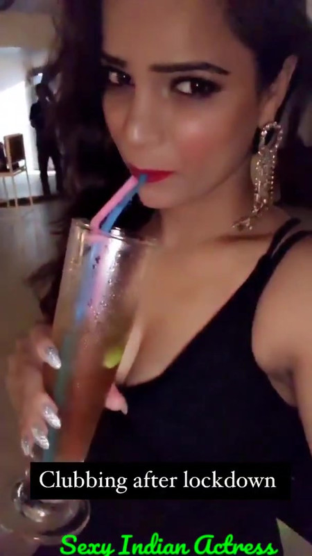 [Image: Archana-Gautam-Flaunts-23.jpg]