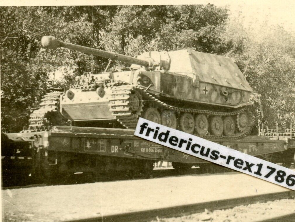 Foto 1. PzSpKp Rückzug 44 s Panzerjäger Tiger P Ferdinand s. Jagdpanzer camo