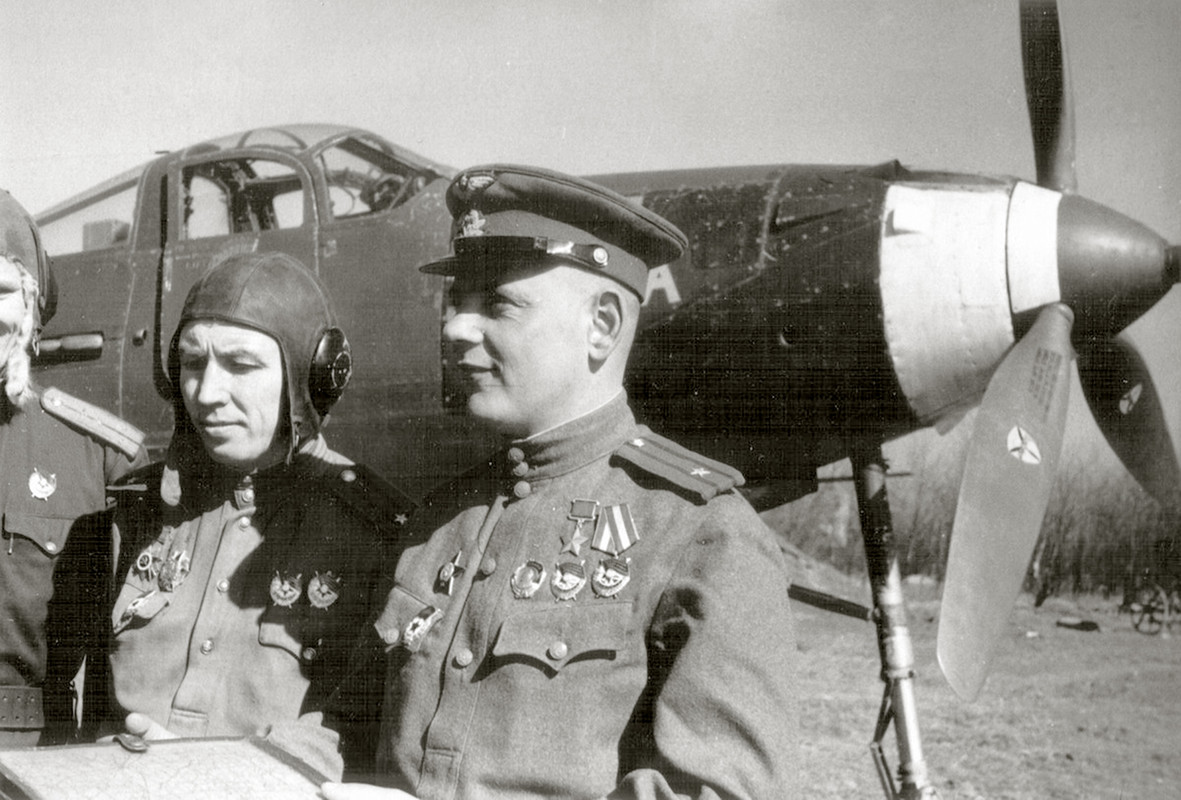 Bell-P-39-Airacobra-21GvIAP-304IAD-51-Aleksey-Ivanovich-Sergov-Ukrainian-Front-1944-02
