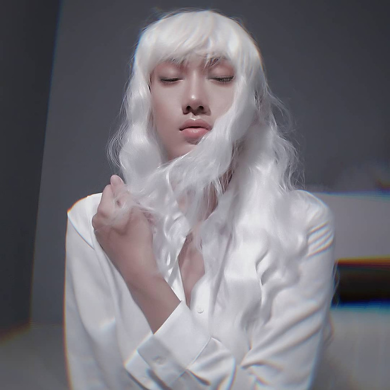 Seorang cosplayer, Lola Zieta mengaku dirinya panseksual saat menjadi tamu di acara YouTube Deddy Corbuzier.