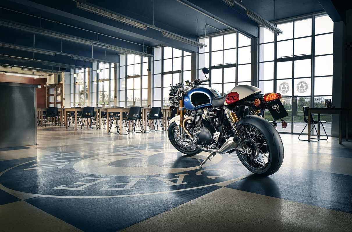 Спецвыпуск Triumph 2022: Street Twin EC1, Thruxton RS Ton Up, 221 Edition Rocket 3 R, Rocket 3 GT