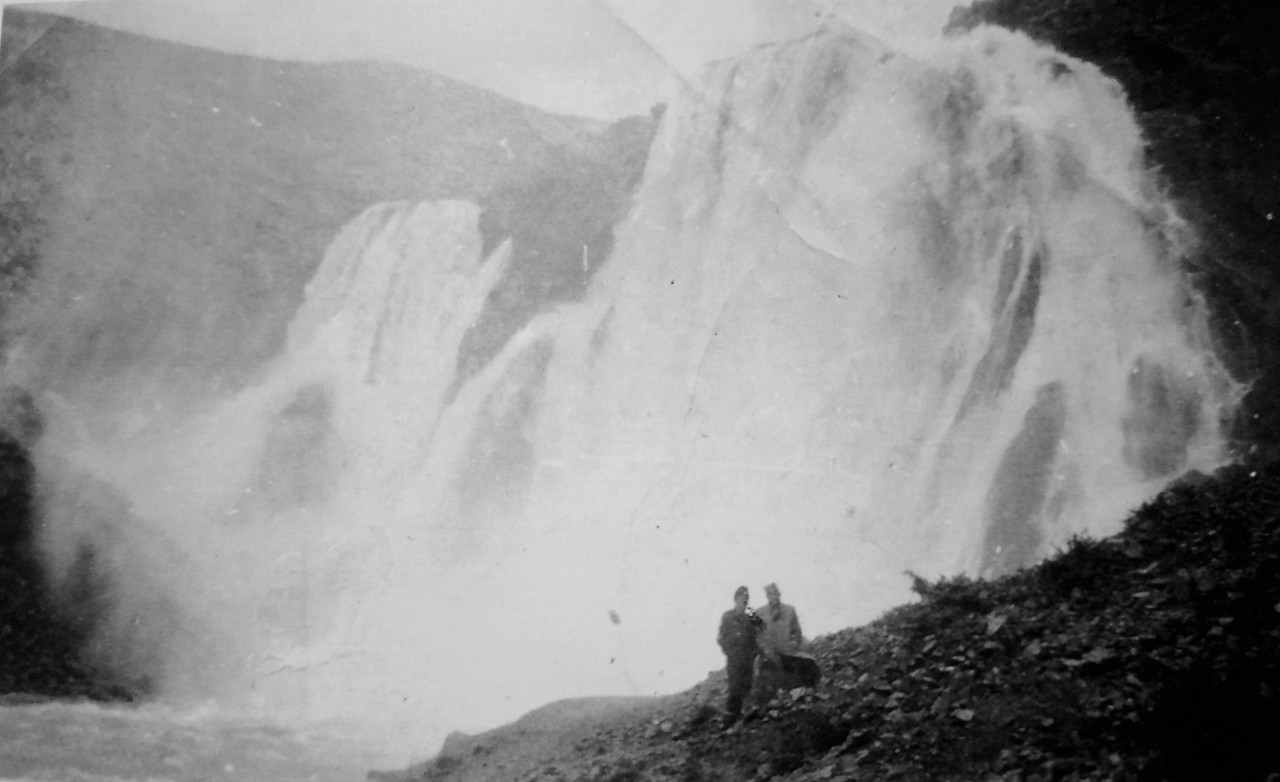 Два четника книнскопољско-топољског батаљона,3.далматинског корпуса,Динарске Четничке Дивизије,на сл