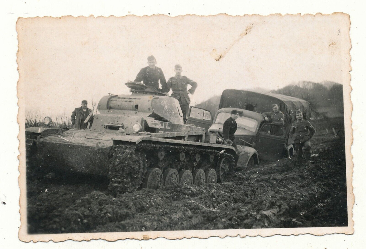 Foto - Technik Deutscher Panzer und LKW - Rumänien 1941
