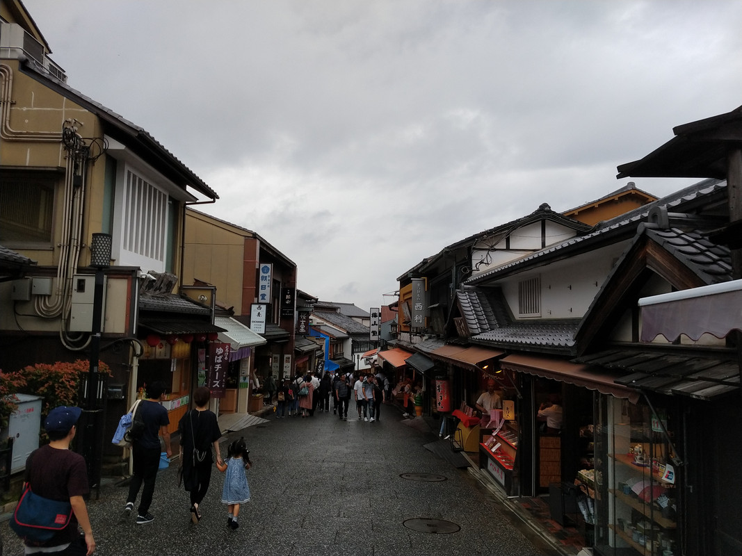 DOMINGO 9 - KYOTO -  Kiyomizudera - Ninenzaka y Sanenzaka - Ginkaku-ji - JAPON. UNA GRAN AVENTURA , SIN ENAMORAMIENTO FINAL (3)