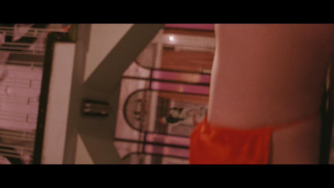 Miss.Lovely.2012.1080p.NF.mkv_snapshot_01.16_[2021.07.14_11.02.04]