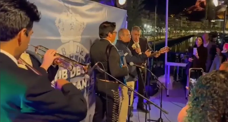 Felipe Calderón canta “El martes me fusilan”, ¿dedicada a García Luna?