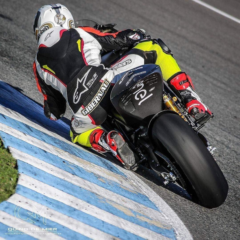 8F525F6C-37FB-44BF-BED8-37E688FFD8A7