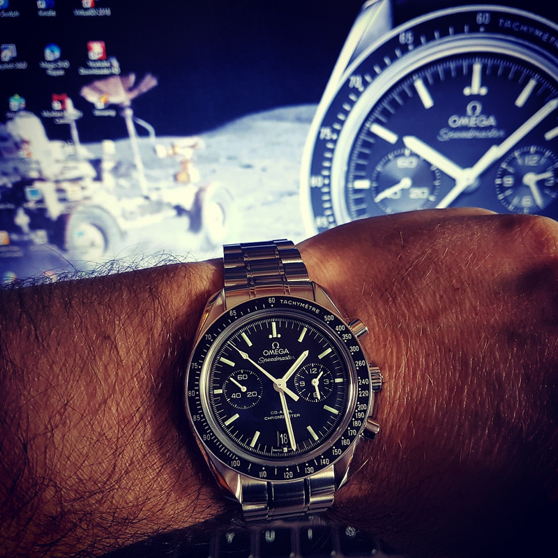 Omega Speedmaster Moonwatch Co-Axial Chronograph 44.25 mm Cal. 9300 (2)