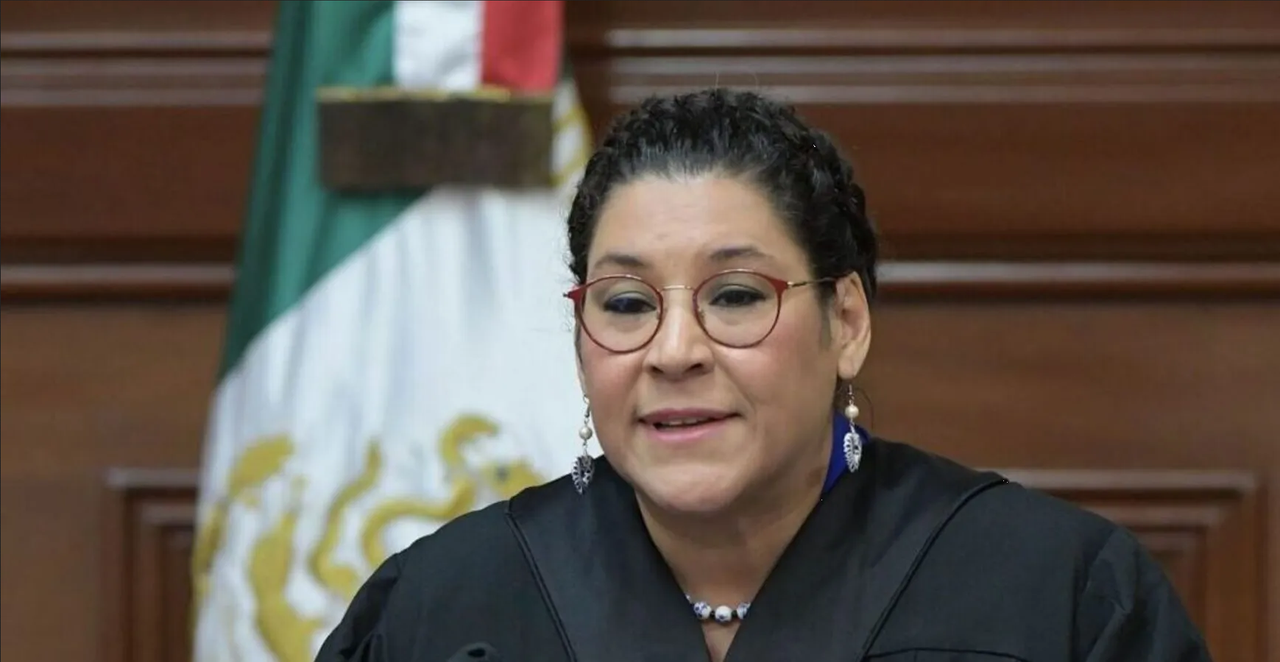 Admisión a trámite de amparo contra Lenia Batres por restricciones en cuenta de X