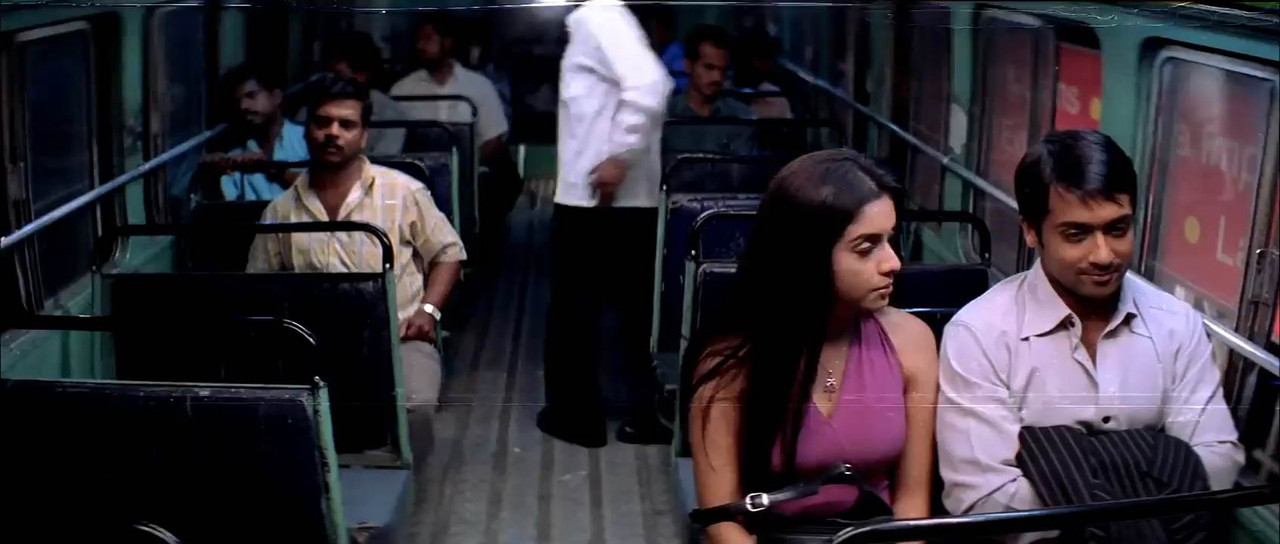 Ghajini 2005 BluRay [Tamil] 480p, 720p ESub Screenshot