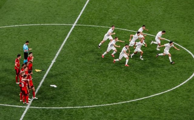España vence a Suiza en penaltis
