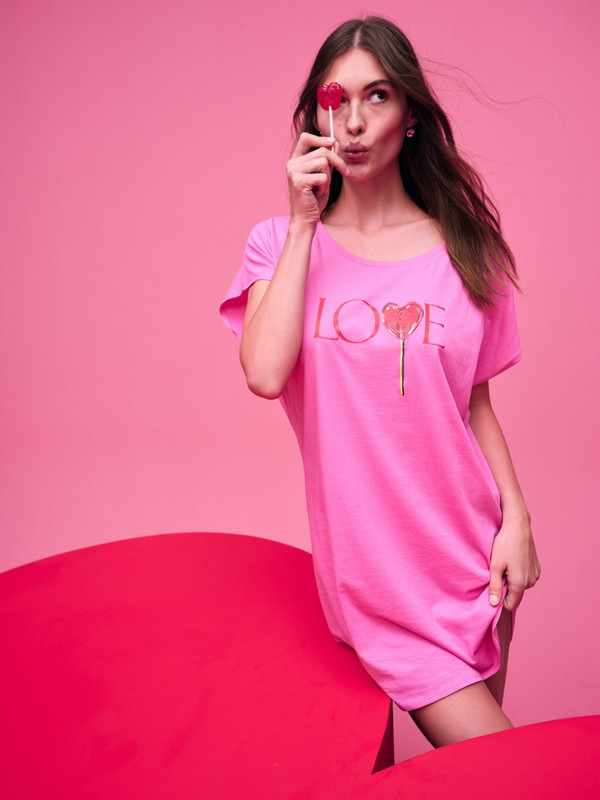 Bella Hadid volto di Victoria's Secret per San Valentino 2023 Bella Hadid volto di Victoria's Secret per San Valentino 2023