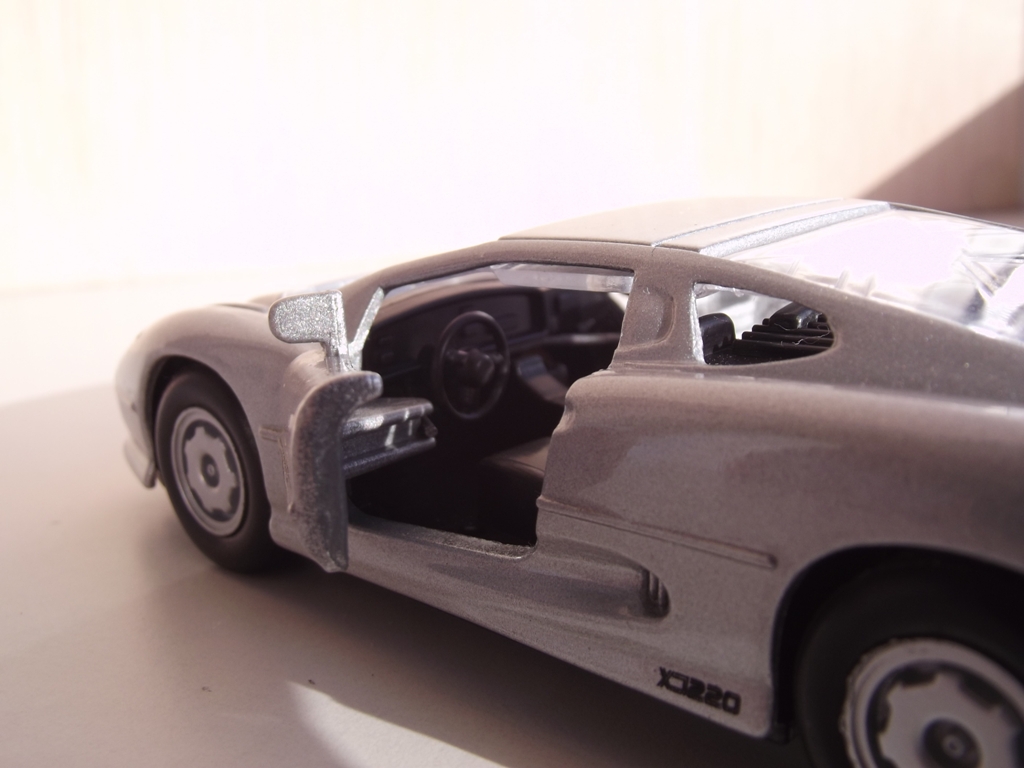 Jaguar XJ 220 - 9