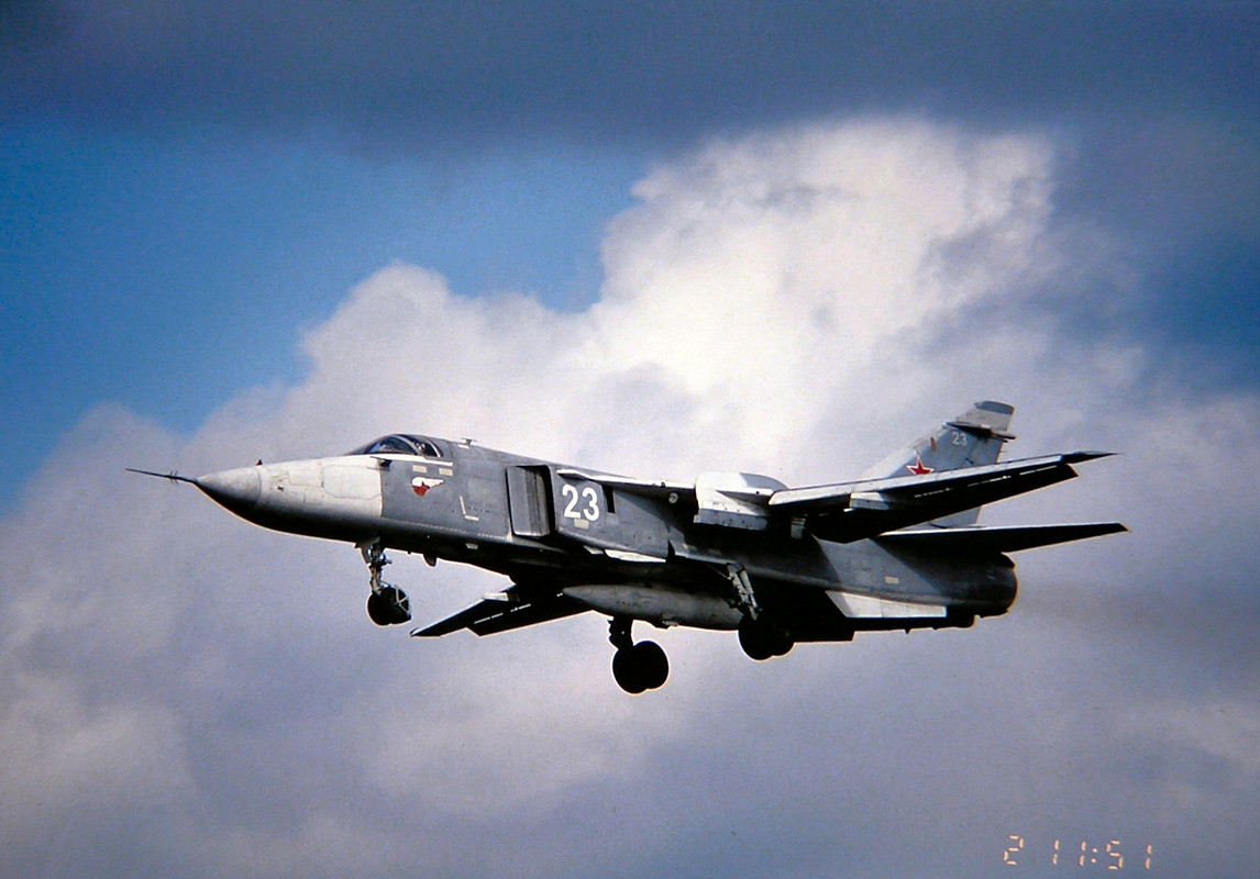 11 ORAP Su-24MR 23 White_0615308_02.06.92