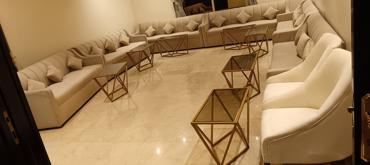 كنب ثلاثي كبير للايجار