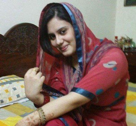 Beautifull aunty giving blowjob full nude