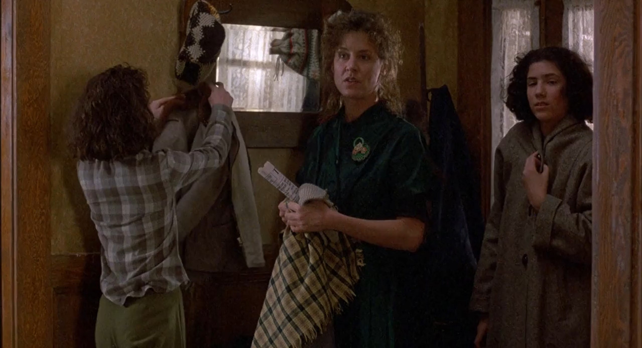 Housekeeping 1987 BluRay [Hindi + Tamil + Telugu + English] 480p 720p ESub Screenshot