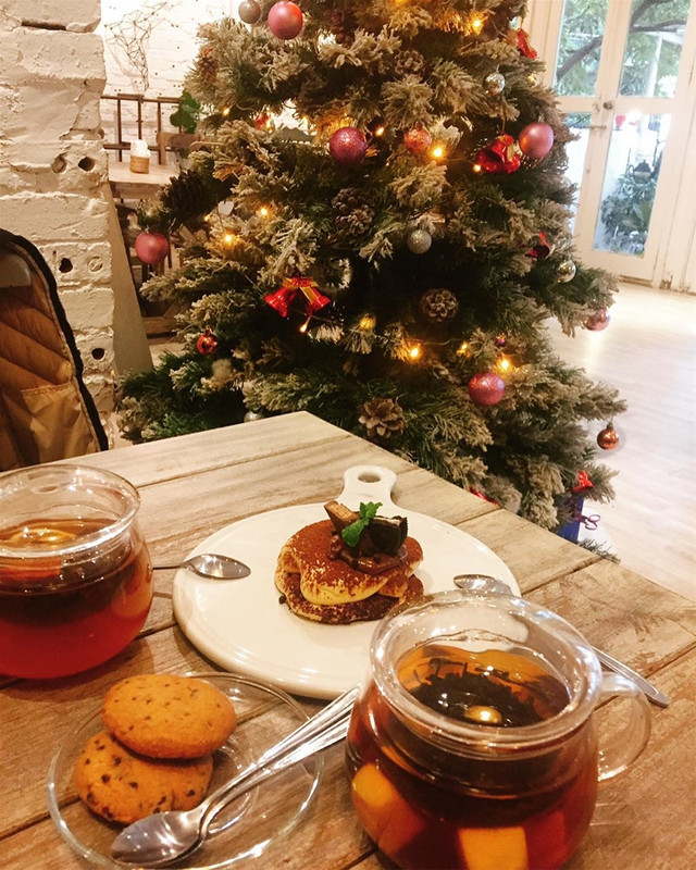 Mê mẩn 8 QUÁN CAFE DECOR GIÁNG SINH siêu lộng lẫy ở Hà Nội cho các tín đồ sống ảo - ảnh 27 me man 8 quan cafe decor giang sinh sieu long lay o ha noi cho cac tin do song ao - anh 27