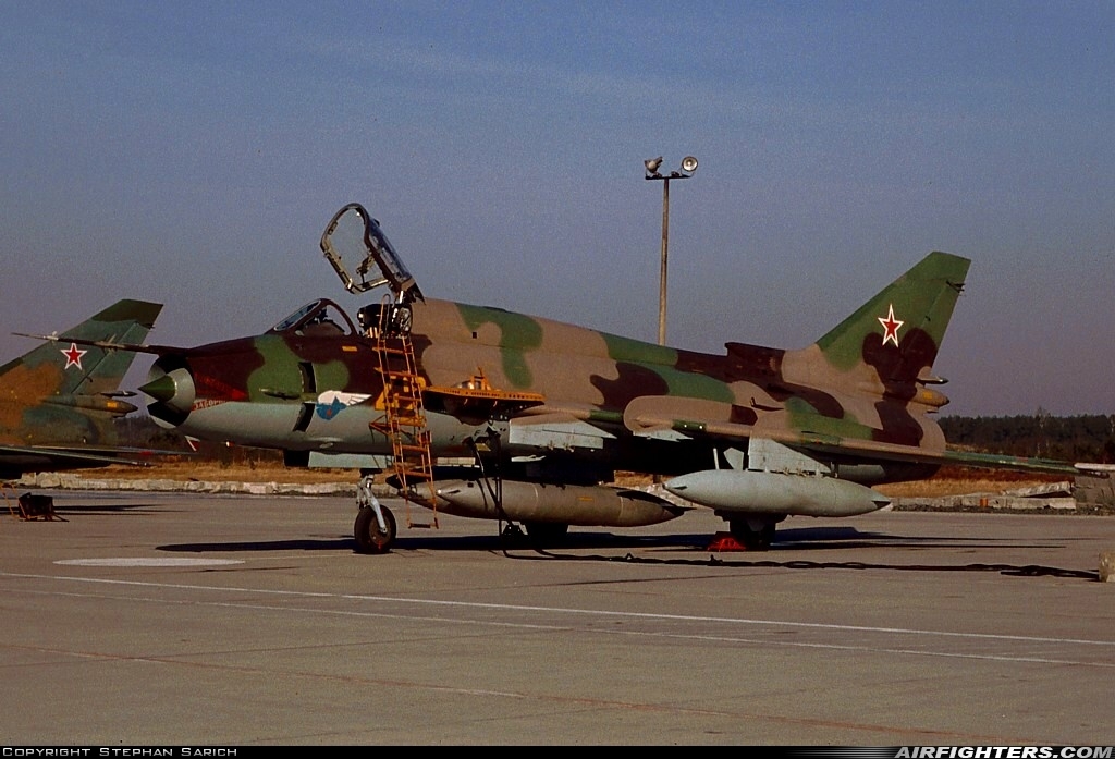 20 GvAPIB Su-17M4 42 yellow_16305 (4)c_March 94