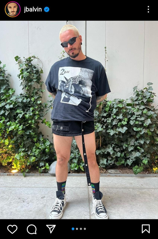 J Balvin causa furor en Instagram al posar en minifalda