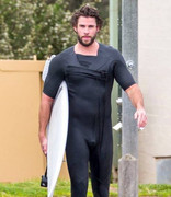 Liam-Hemsworth-superficial-guys-02