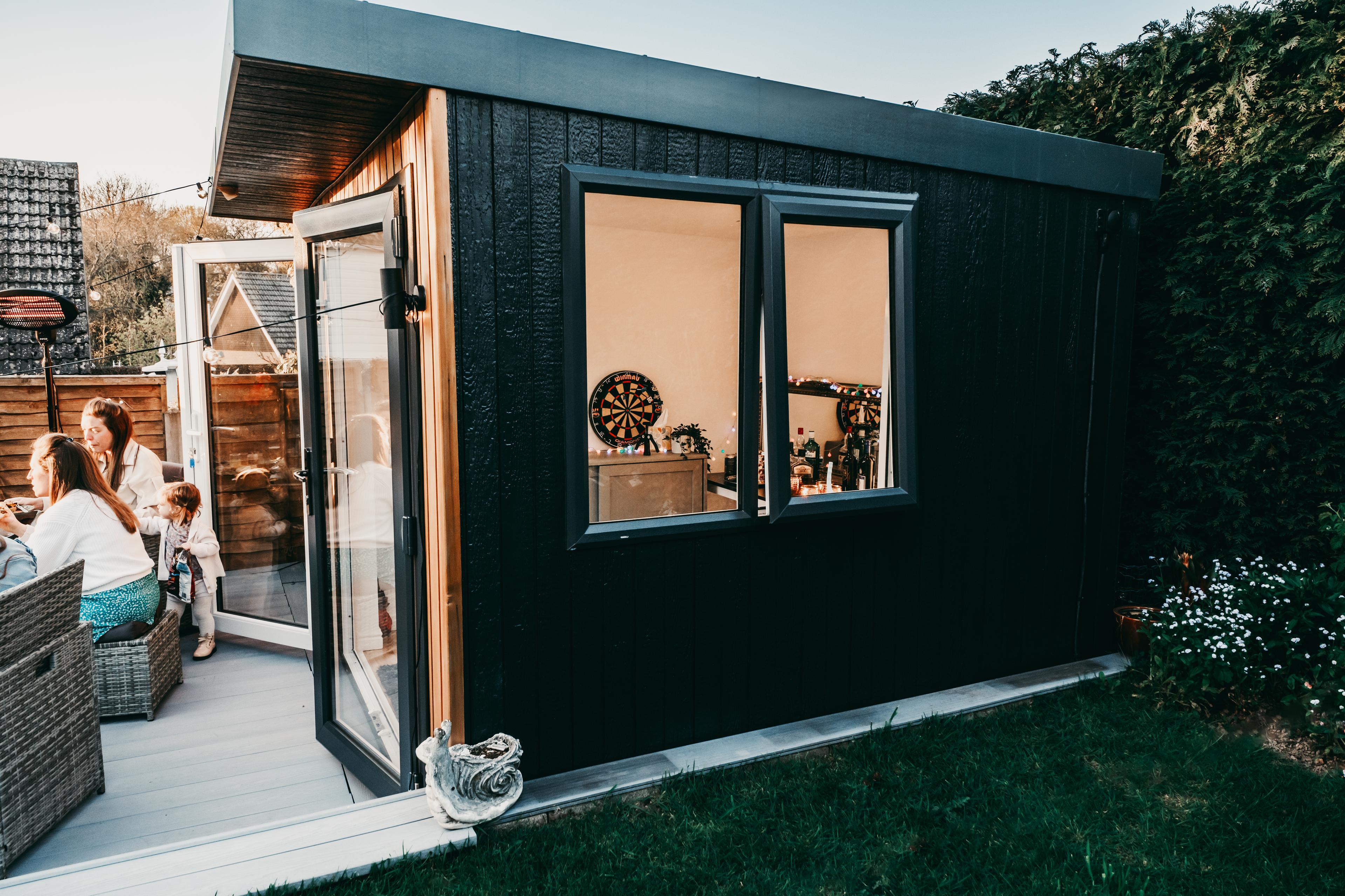 Garden Bar & Entertainment Room – Worcestershire thumbnail 12