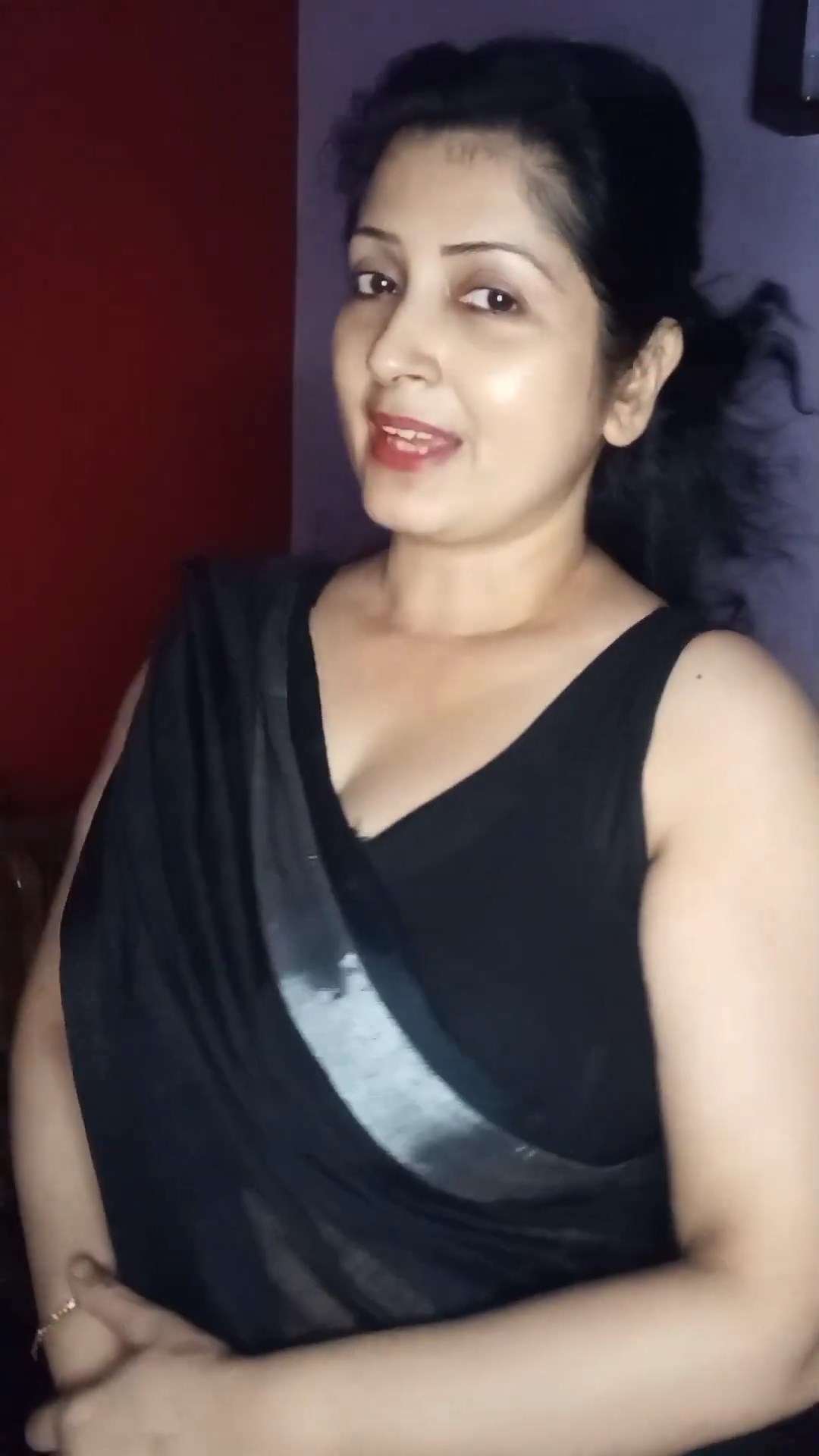 y-voluptous-bengali-aunty-huge-boobs-and-big-open-deep-navel-in