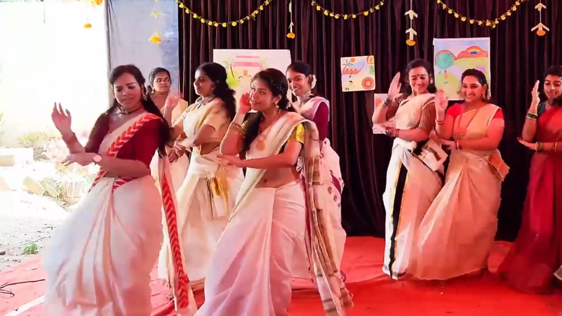 Malayali Grils Sexy navel slips while dancing in kerala saree mp4
