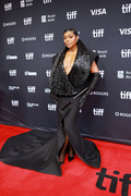 Taraji-PHenson-Cleavage26TIFF299