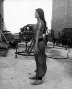 Caroline-Munro-d46