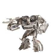 05-Studio-Series-DOTM-Soundwave