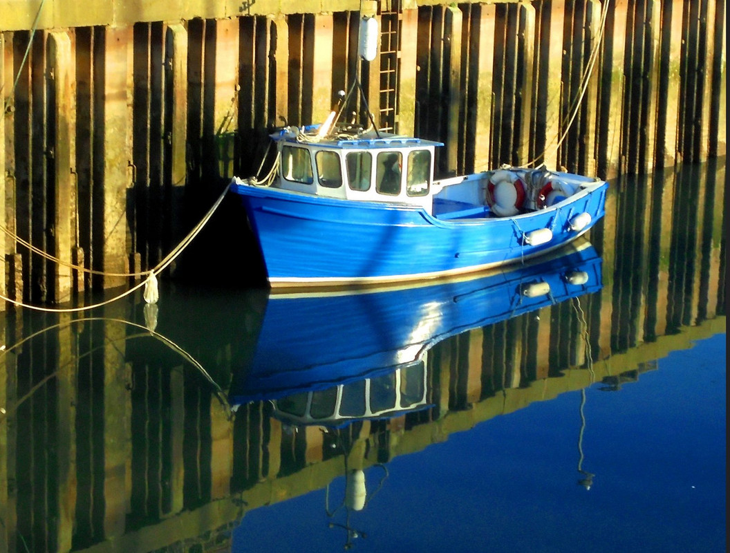 blue-cabin-boat.jpg