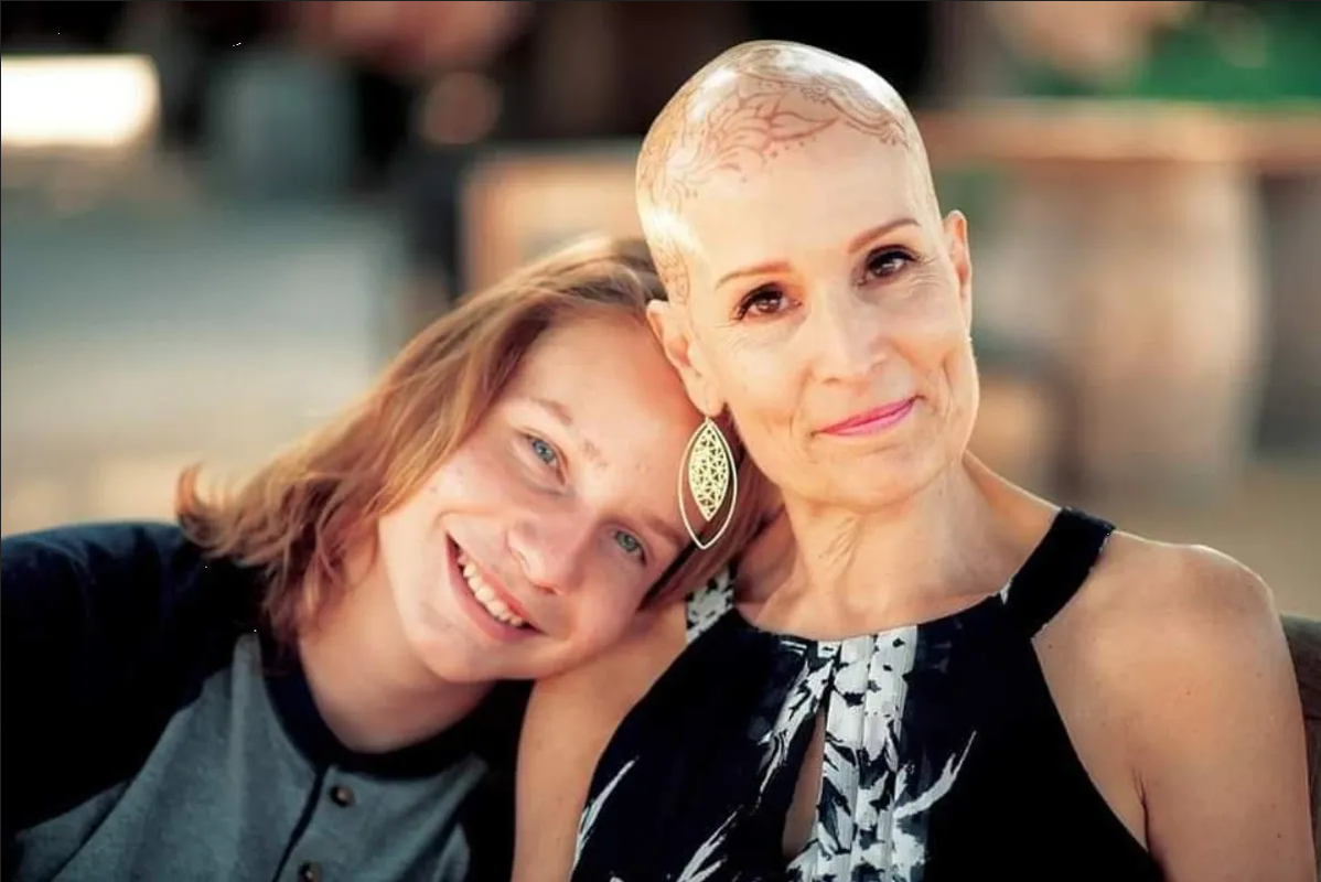 Mujer con cáncer se va de viaje con su hijo y se cura milagrosamente