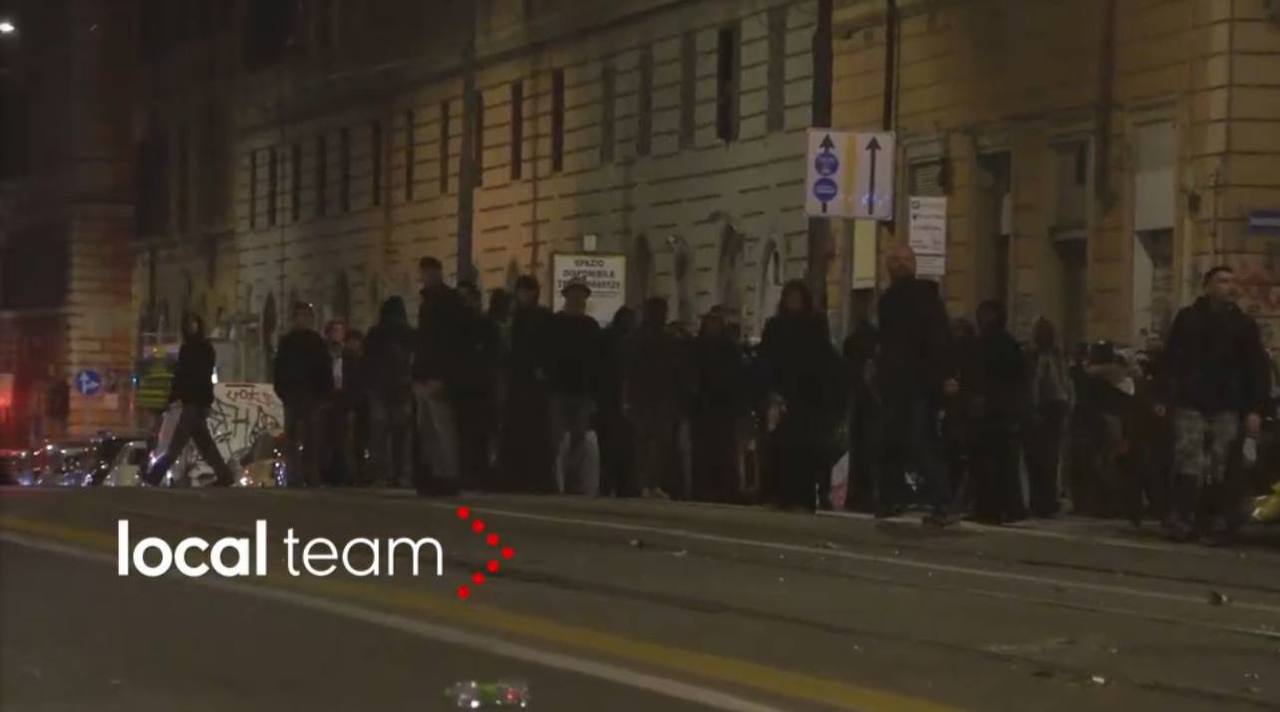 Corteo per la flottiglia tenta assalto a CasaPound Corteo per la flottiglia tenta assalto a CasaPound