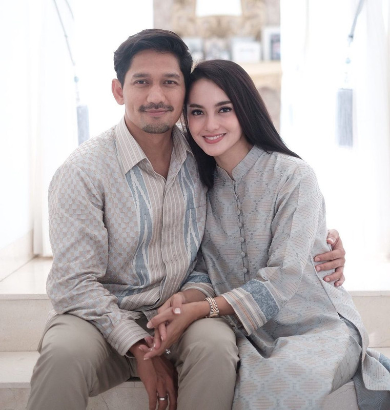 Momen lebaran tahun 2021 yang dirayakan oleh Ririn Ekawati dan Ibnu Jamil.