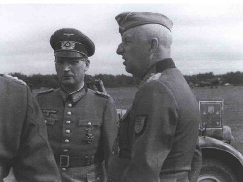 Manstein junto al Generalmajor Hans Speidel, del Estado Mayor del 8º Armée durante la retirada al río Dniéper, septiembre de 1943