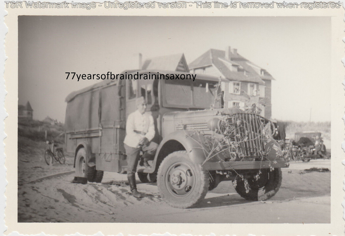 Foto Portrait Wehrmacht Soldat mit Laster Lkw Büssing-NAG
