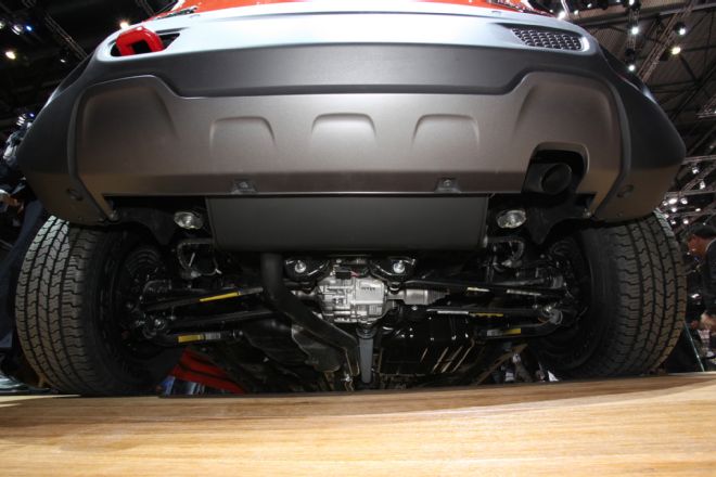2015-jeep-renegade-trailhawk-show-floor-from-und
