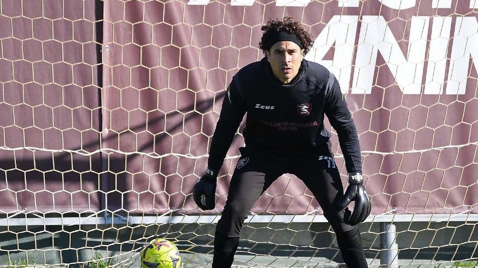 Salernitana de Guillermo Ochoa toma una insólita decisión tras no encontrar nuevo entrenador