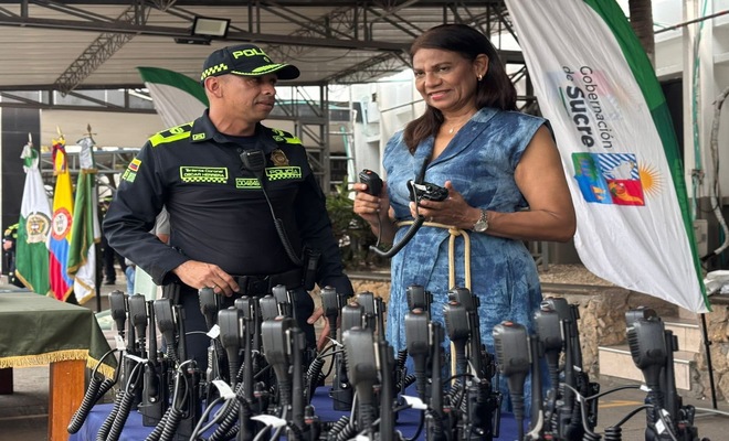 La Policía Colombiana recibe radios Motorola APX 800