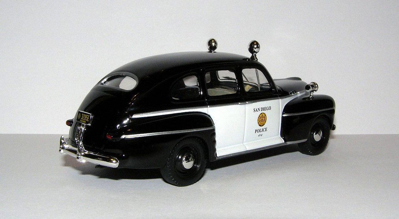 1947 Ford 21A Super Deluxe San Diego Police (IXO Models for DeAgostini PC#50) 2