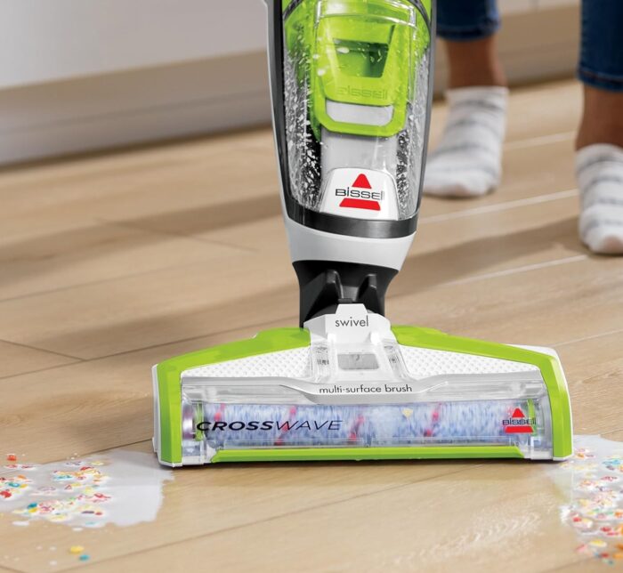 Lavadora y aspiradora de pisos multisuperficie Bissell CrossWave.