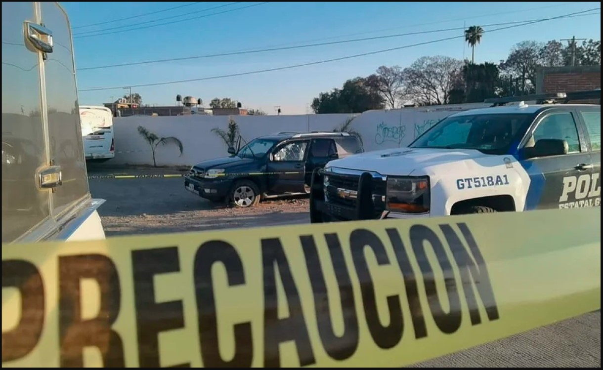 Abandonaron cadáveres en la cajuela de un auto, los cuerpos ya apestaban