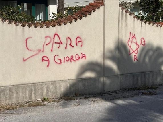 6935827433d3f r d 600 800