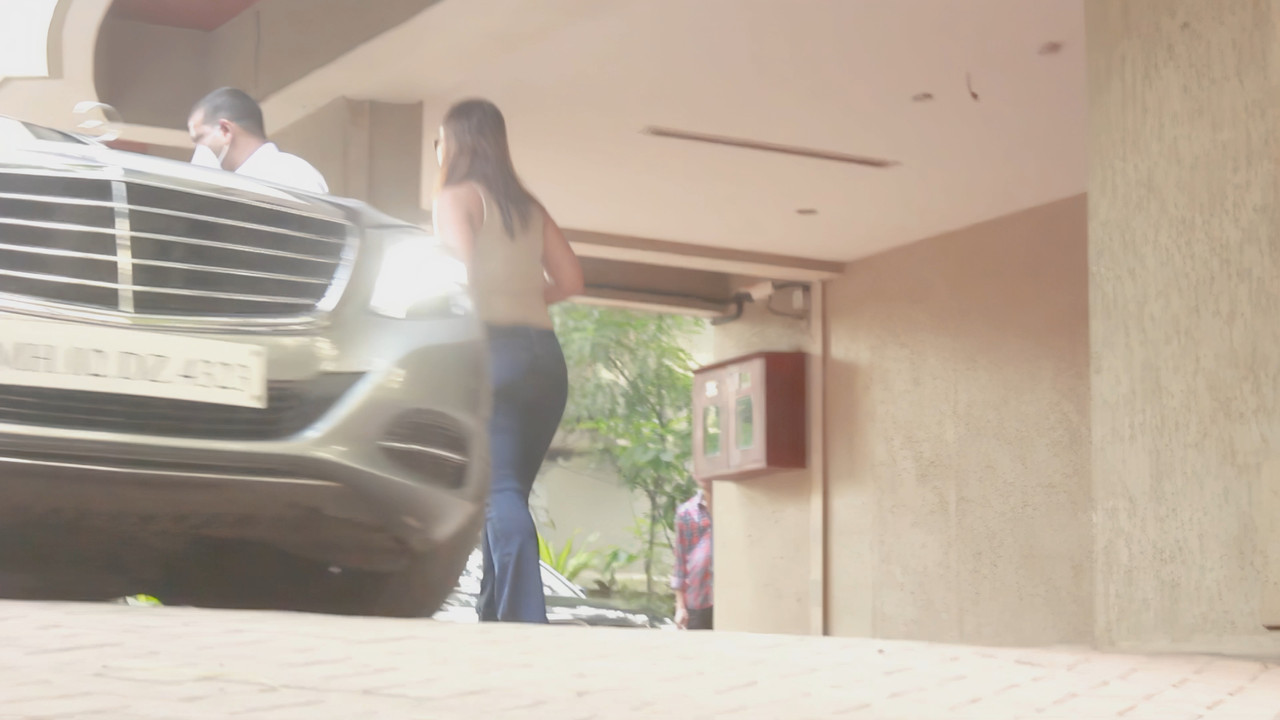 Kareena Kapoor Khan Ass 4k.mp4_snapshot_00.36.809